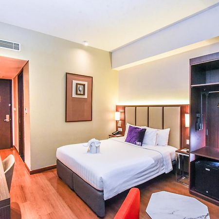 พรีเมียร์ เพลซ สุราบายาแอร์พอร์ต Hotel ซิโดอาร์โจ ภายนอก รูปภาพ