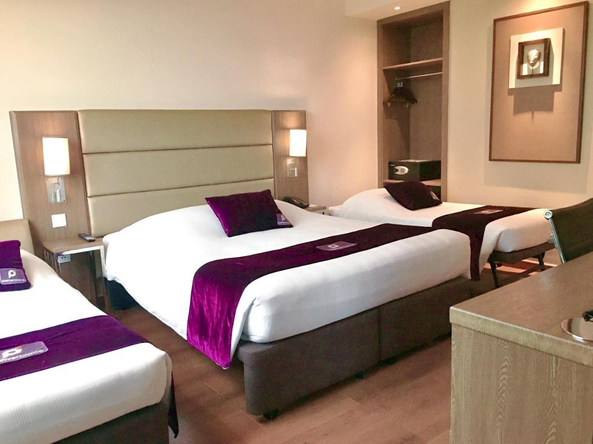 พรีเมียร์ เพลซ สุราบายาแอร์พอร์ต Hotel ซิโดอาร์โจ ภายนอก รูปภาพ