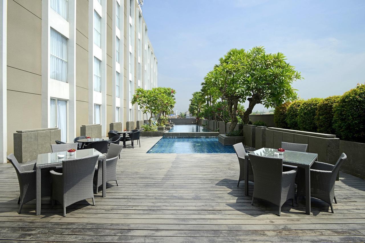 พรีเมียร์ เพลซ สุราบายาแอร์พอร์ต Hotel ซิโดอาร์โจ ภายนอก รูปภาพ